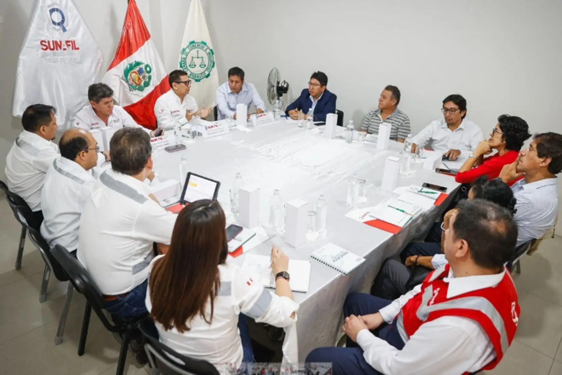 Durante su visita a la región Huánuco, el superintendente nacional de la Sunafil, Freddy Solano González, y el coordinador de la Unidad Territorial del Programa Nacional Plataformas de Acción para la Inclusión Social (PAIS) en Huánuco, Kalep Ever León Sánchez, se reunieron con el objetivo de trabajar de manera articulada para brindar información sobre derechos laborales en las zonas más alejadas y vulnerables de dicha región.