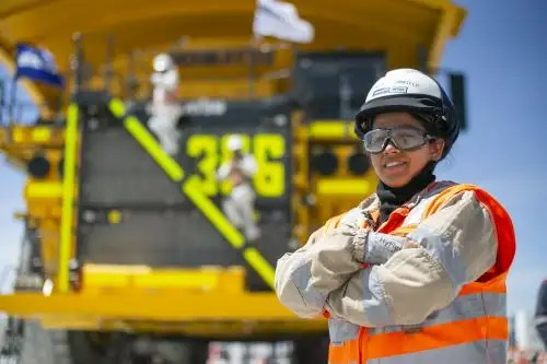 Claritza Carrillo es egresada de Senati y labora actualmente como técnica asistente de armados en Komatsu-Mitsui Maquinarias Perú (KMMP). Foto: ANDINA/Difusión