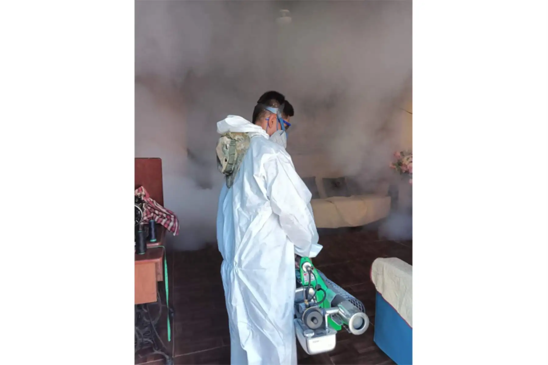 En coordinación con la Gerencia Regional de Salud, personal del Batallón de Infantería Motorizado N°38 del Ejército del Perú inició trabajos de fumigación en el distrito Cayalti, a fin de evitar la propagación de zancudos. Foto: Ministerio de Defensa