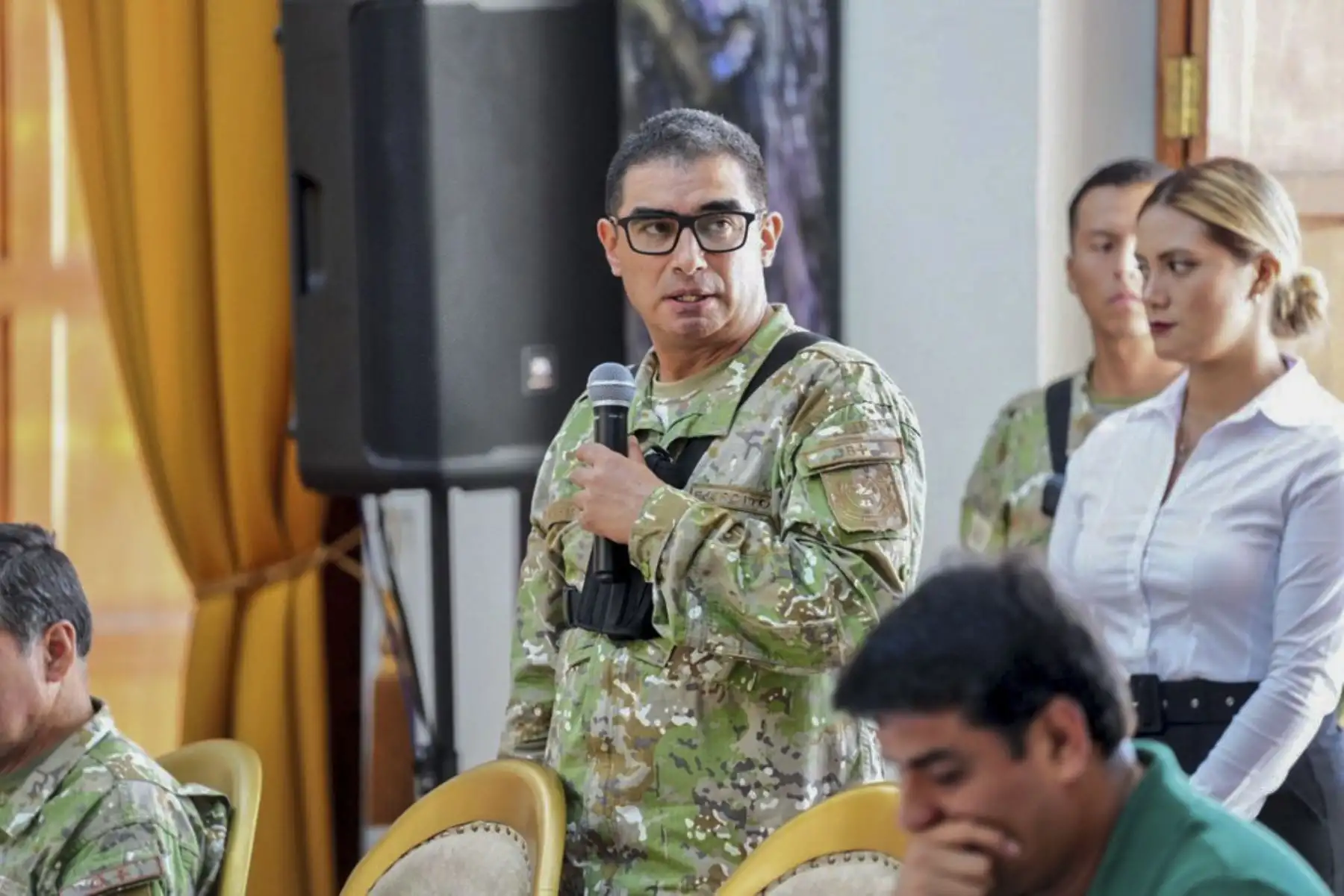 Desde Trujillo el ministro Walter Astudillo, junto al gobernador César Acuña y autoridades locales y provinciales, sostuvieron una reunión a fin de evaluar las acciones y estrategias que se viene ejecutando en el marco de las declaratorias de Estado de Emergencia en Trujillo y Pataz, donde las Fuerzas Armadas apoyan en el control interno a la Policía Nacional del Perú.
Foto: ANDINA/MINDEF