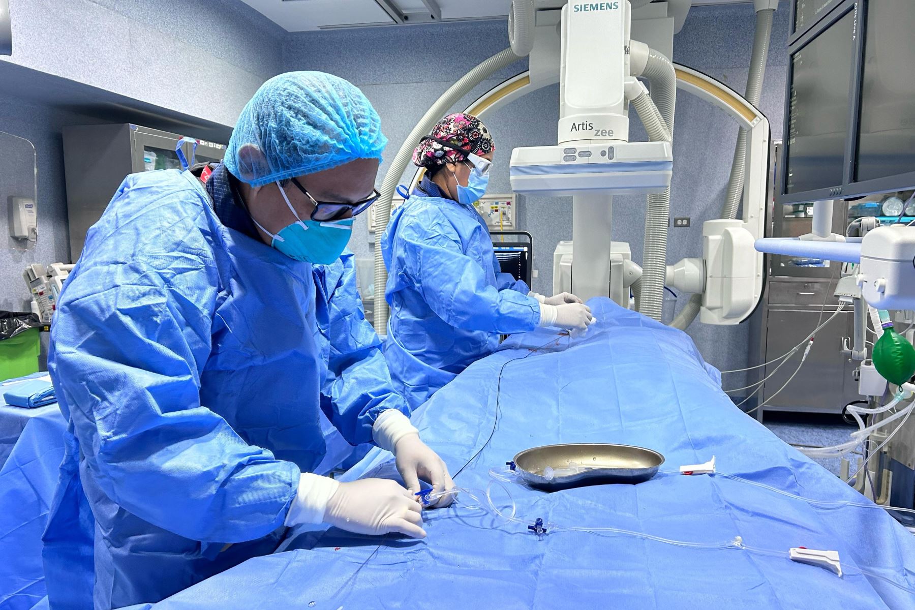 Un equipo multidisciplinario del INEN intervino a dos pequeños pacientes con retinoblastoma. Foto: INEN/Difusión.