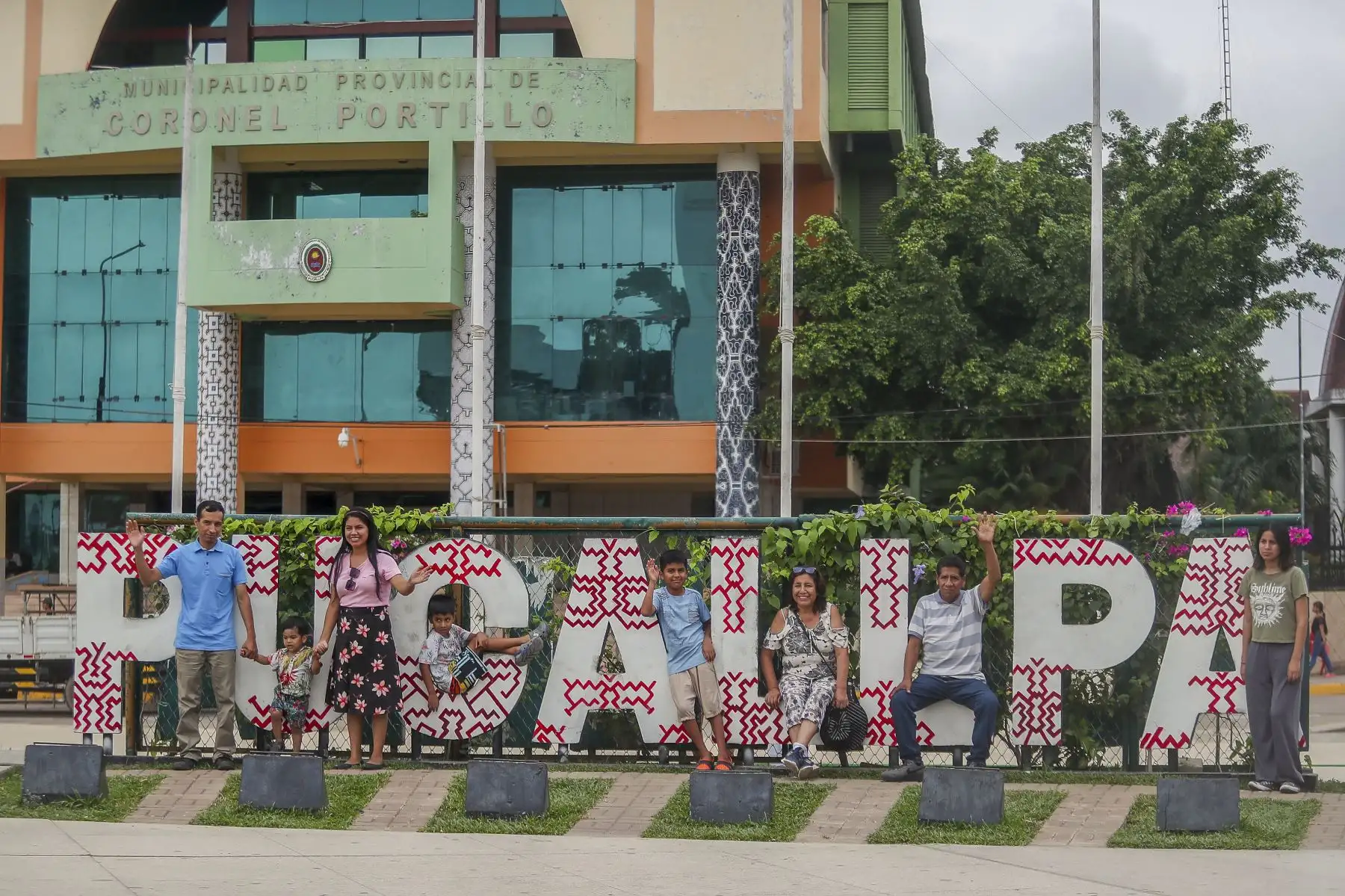 Pucallpa se vuelve la sede del Carnaval Ucayalino y en la ferias de artesanos, las comunidades de Shipibos y Konibos reciben a los turistas con sus trabajos mientras que pasean por las principales calles de la ciudad.
Foto: ANDINA/Ricardo Cuba