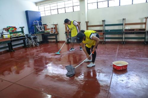 INPE: Más de 36 mil escolares se benefician con limpieza de aulas por sentenciados en libertad