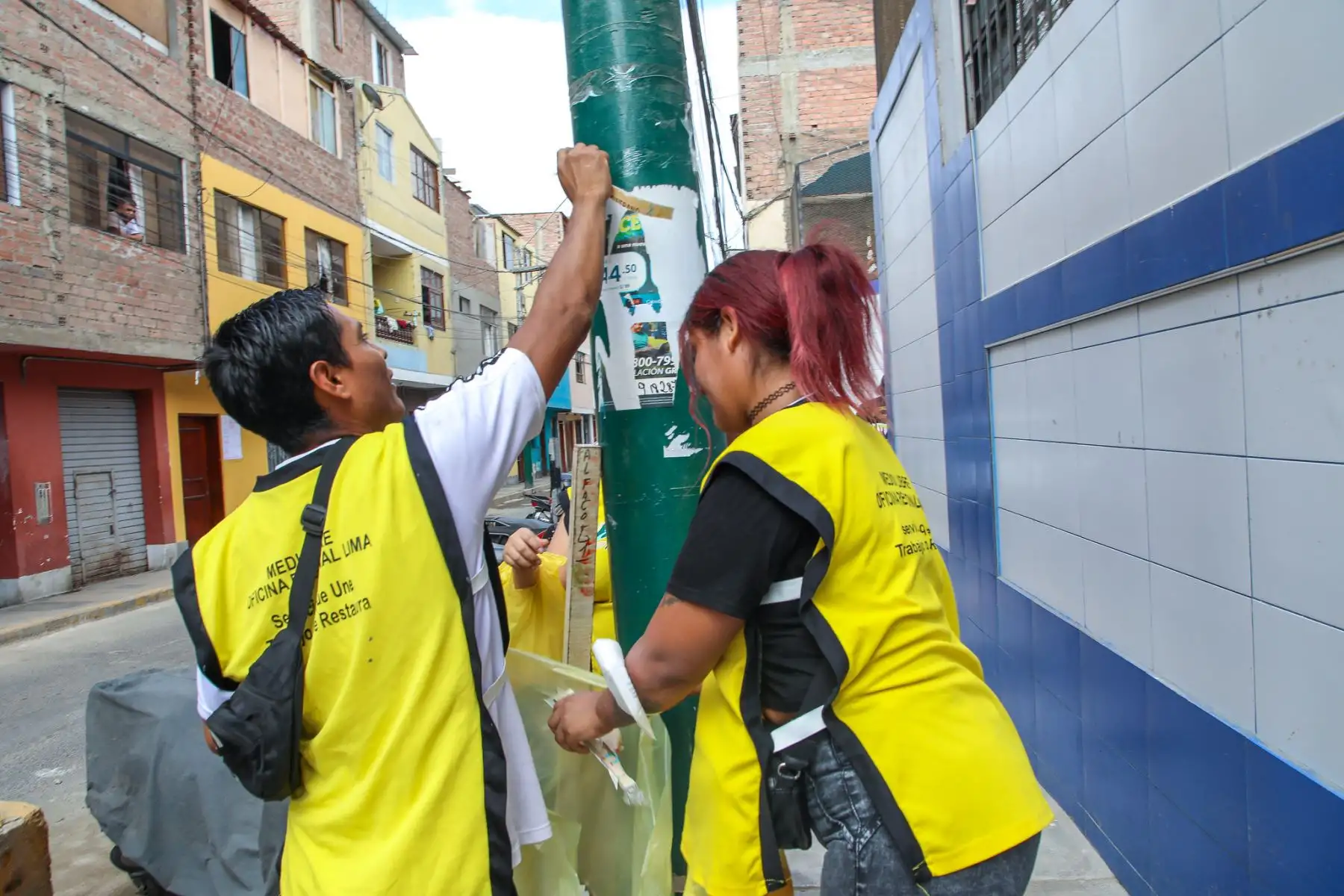 Con miras al inicio del año escolar 2024, el Instituto Nacional Penitenciario (INPE), a través de la Dirección de Medio Libre, realizó, en simultáneo, la Megacampaña Nacional de Mantenimiento e Infraestructura Educativa denominada “Contribuyendo en la Mejora de la Infraestructura Educativa 2024”, donde participaron 2055 sentenciados en libertad, que benefició a 30 centros educativos, más de 36 mil estudiantes, 1286 docentes y 281 administrativos, a nivel nacional.
Foto: ANDINA/INPE