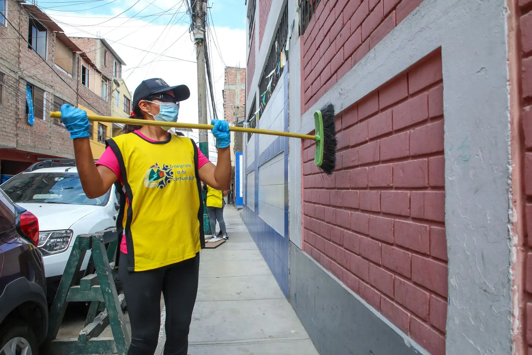 Con miras al inicio del año escolar 2024, el Instituto Nacional Penitenciario (INPE), a través de la Dirección de Medio Libre, realizó, en simultáneo, la Megacampaña Nacional de Mantenimiento e Infraestructura Educativa denominada “Contribuyendo en la Mejora de la Infraestructura Educativa 2024”, donde participaron 2055 sentenciados en libertad, que benefició a 30 centros educativos, más de 36 mil estudiantes, 1286 docentes y 281 administrativos, a nivel nacional.
Foto: ANDINA/INPE