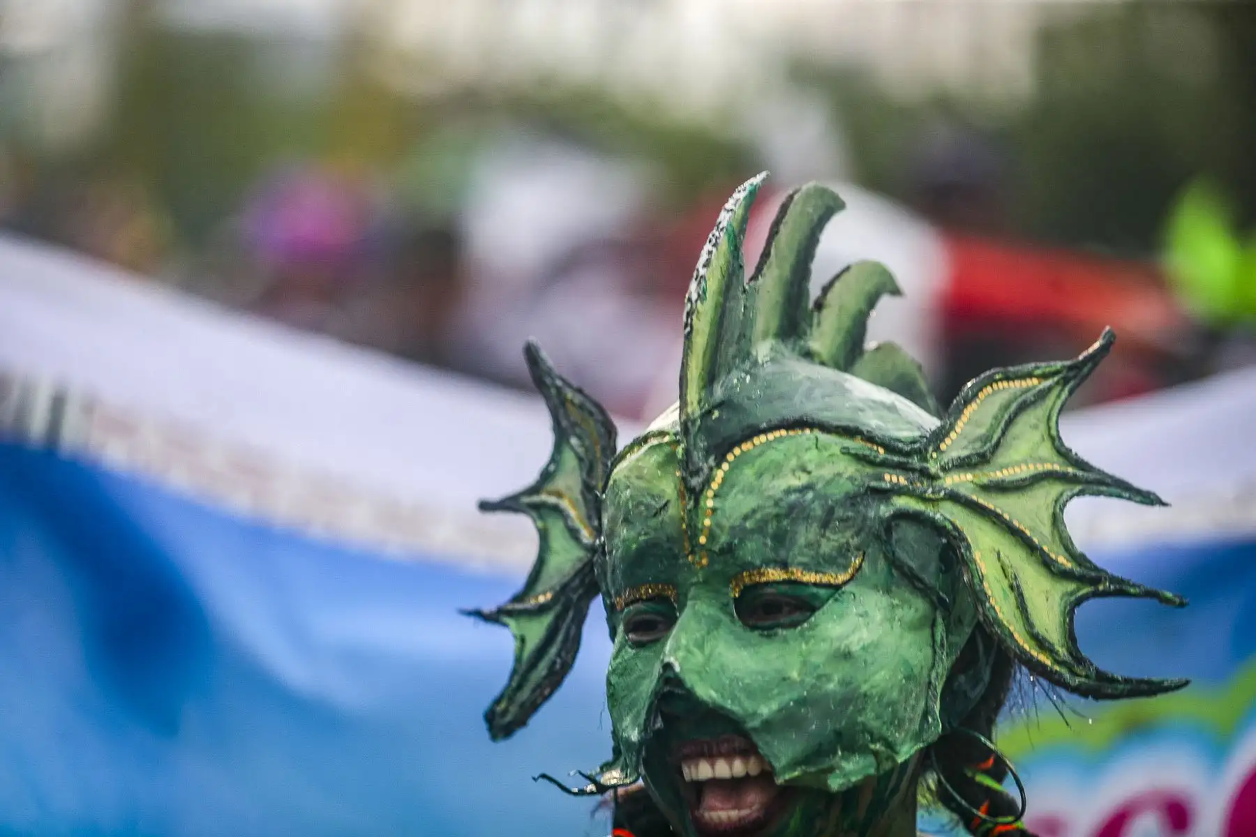 El gran corso carnavalesco se celebró con euforia, cientos de personas se reunieron durante toda la ruta del corso divertirse con los carros alegóricos y las comparsas mientras jugaban con globos de agua y pintura para celebrar así el carnaval Ucayalino en Pucallpa.
Foto: ANDINA/Ricardo Cuba