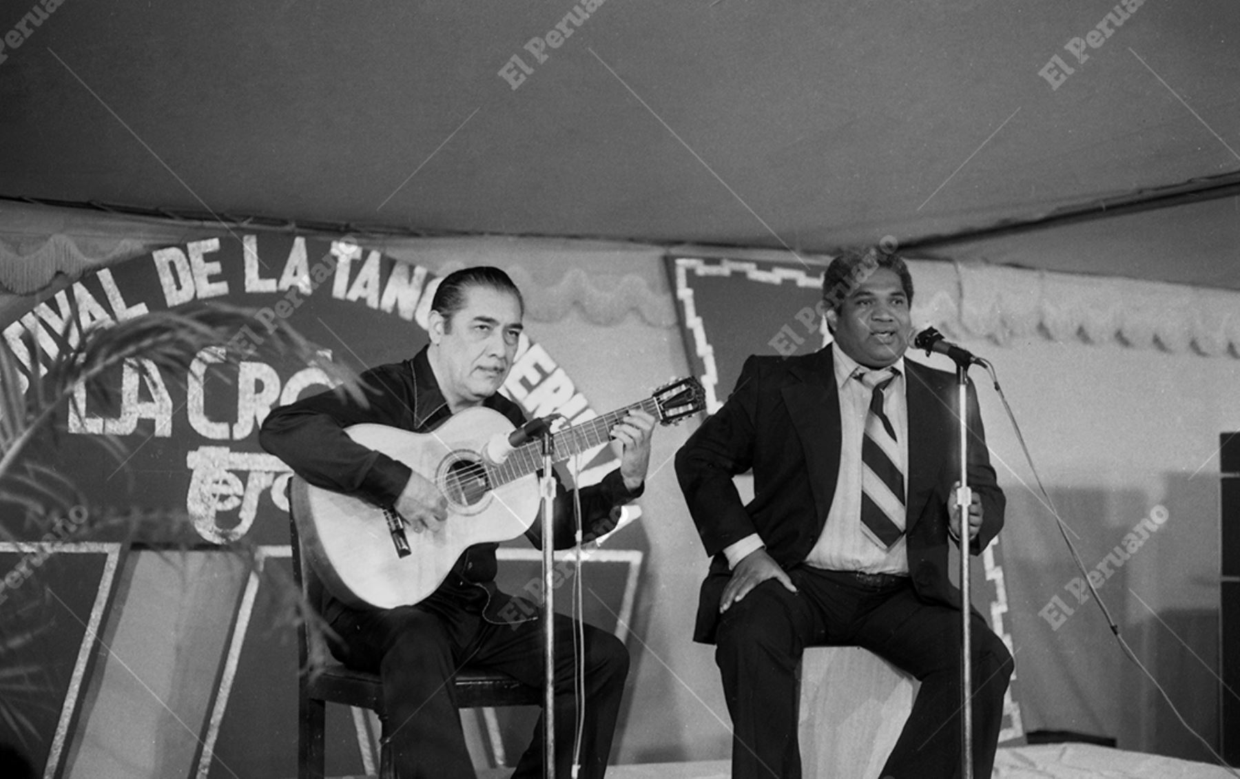 Lima - 27 abril 1979 / Presentación de Oscar Avilés y Arturo "Zambo" Cavero en el Festival de la Tanga auspiciado por La Crónica. Foto: Archivo Histórico de El Peruano