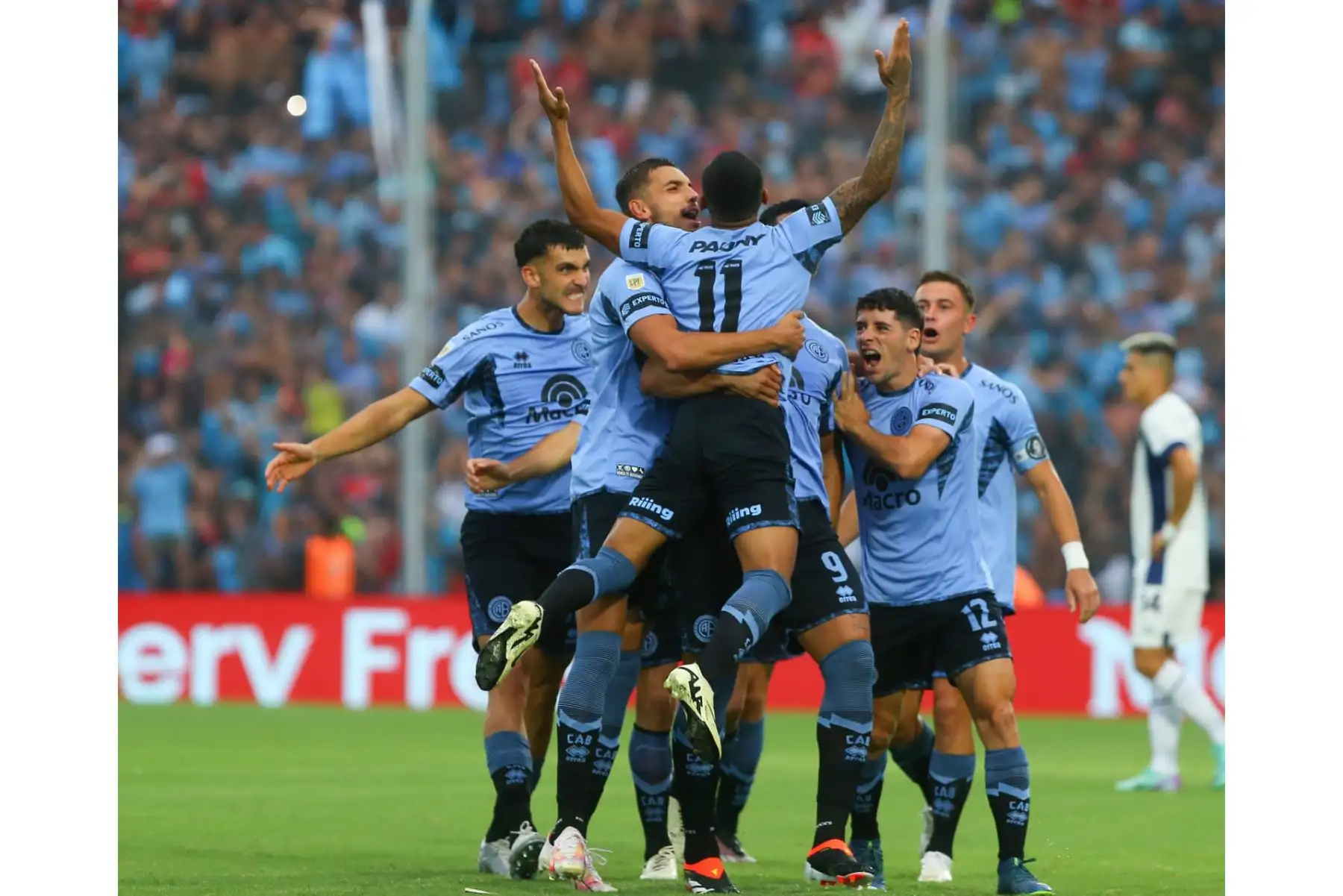 Bryan Reyna del Belgrano, celebra su gol , anotado ante Talleres por la fecha 7 de la Copa de la Liga Profesional 2024 de Argentina.
Foto: Belgrado
