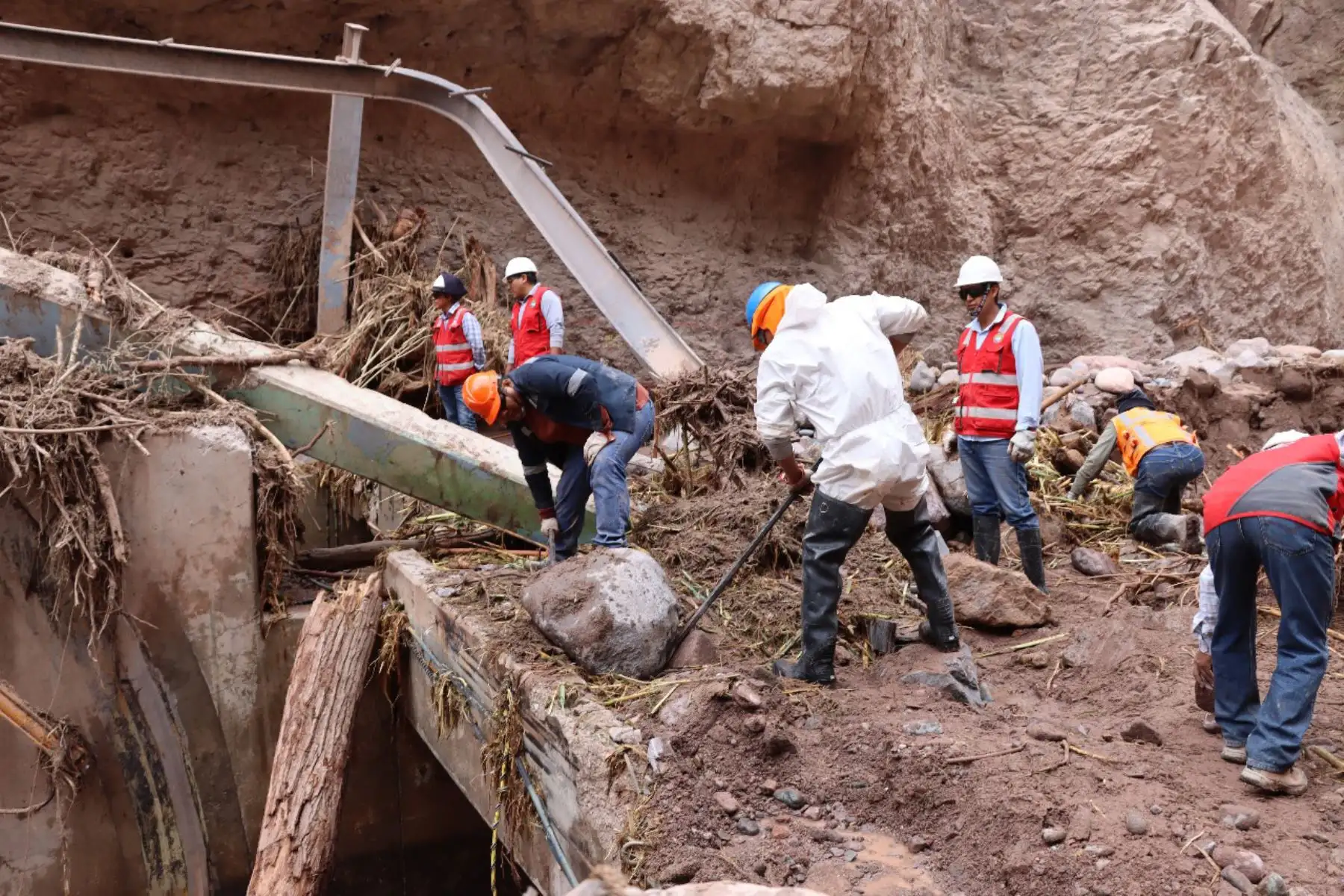 Trabajos de emergencia en la bocatoma de Estuquiña, distrito de Torata, Moquegua. ANDINA/Difusión