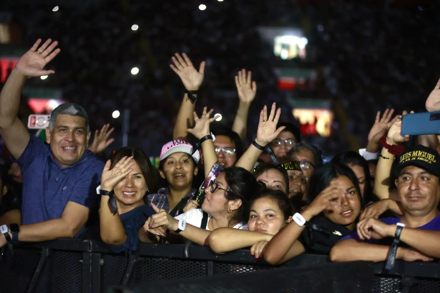 Presentación del cantante mexicano Luis Miguel, en concierto en el estadio Nacional de Lima.  
Foto: ANDINA/Vidal Tarqui