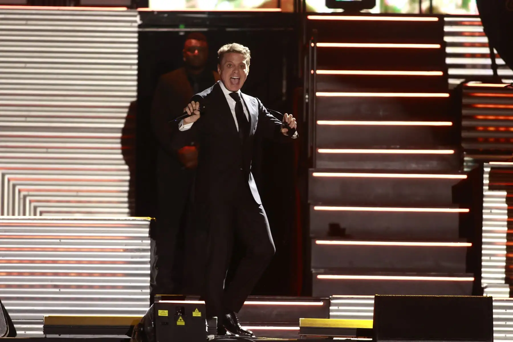 Presentación del cantante mexicano Luis Miguel, en concierto en el estadio Nacional de Lima.  
Foto: ANDINA/Vidal Tarqui
