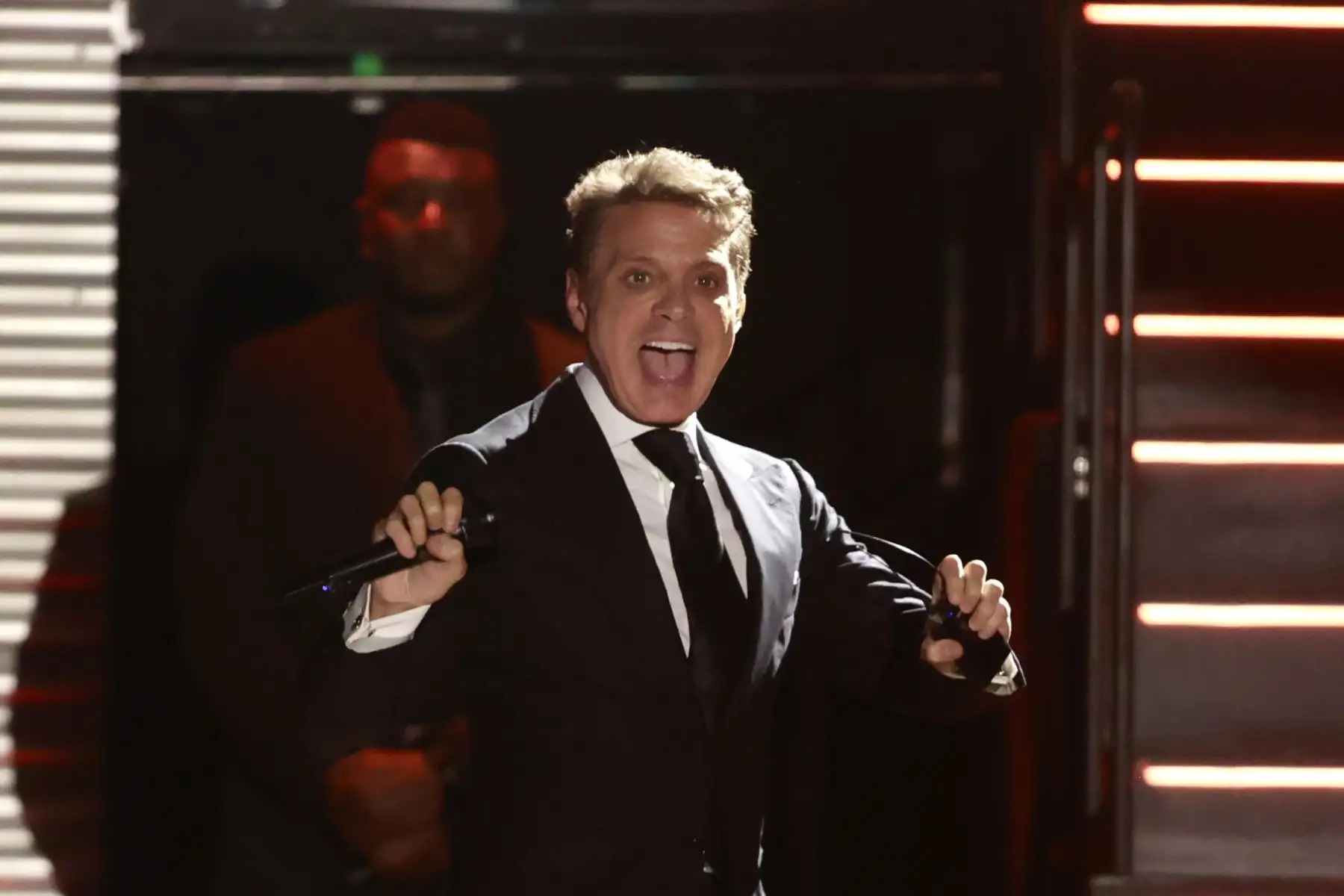 Presentación del cantante mexicano Luis Miguel, en concierto en el estadio Nacional de Lima.  
Foto: ANDINA/Vidal Tarqui