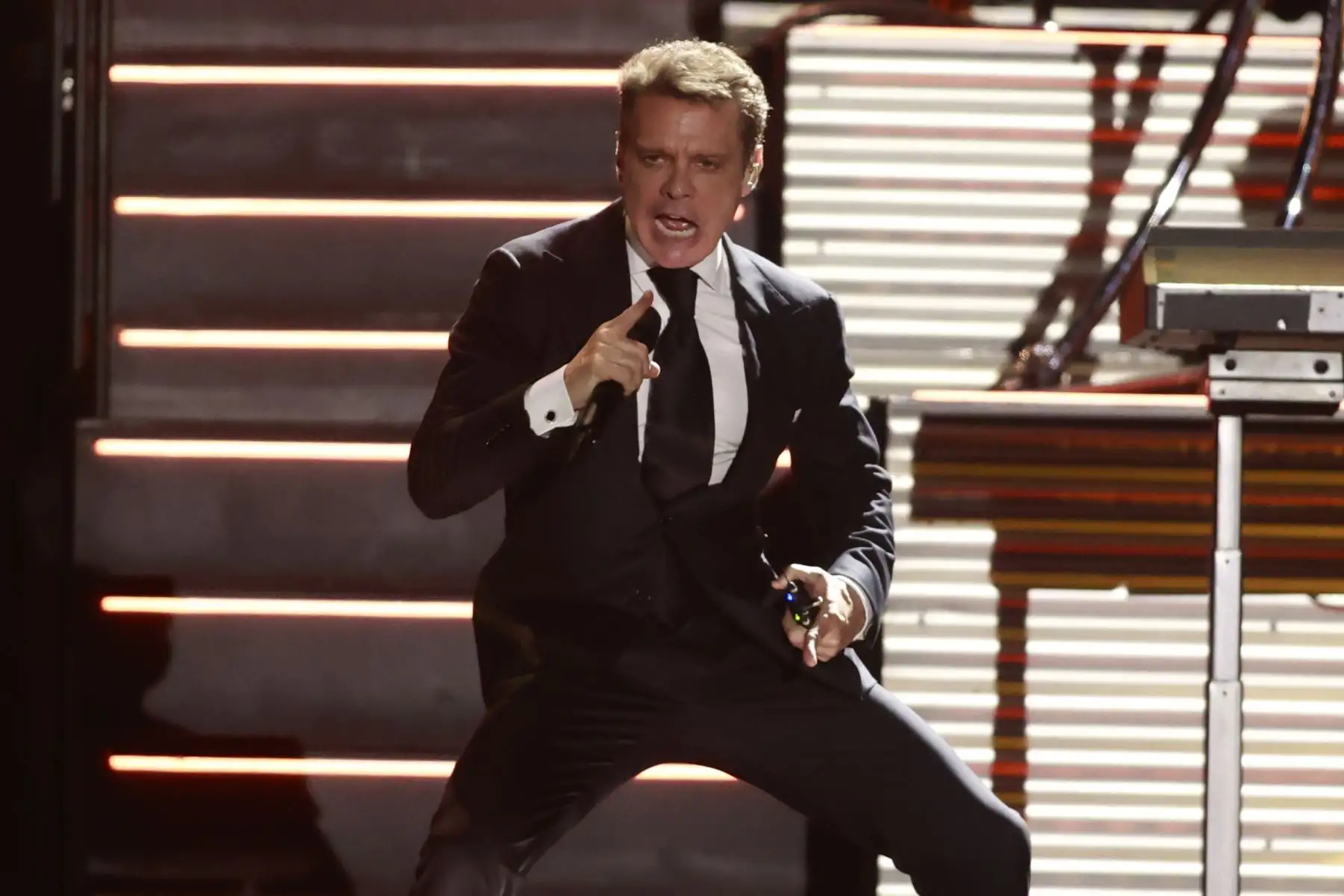 Presentación del cantante mexicano Luis Miguel, en concierto en el estadio Nacional de Lima.  
Foto: ANDINA/Vidal Tarqui