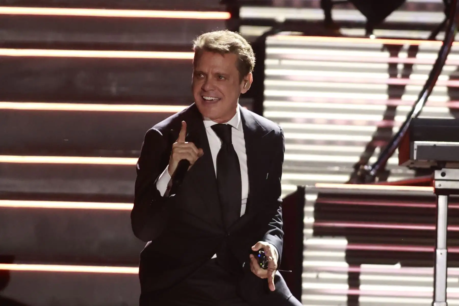 Presentación del cantante mexicano Luis Miguel, en concierto en el estadio Nacional de Lima.  
Foto: ANDINA/Vidal Tarqui
