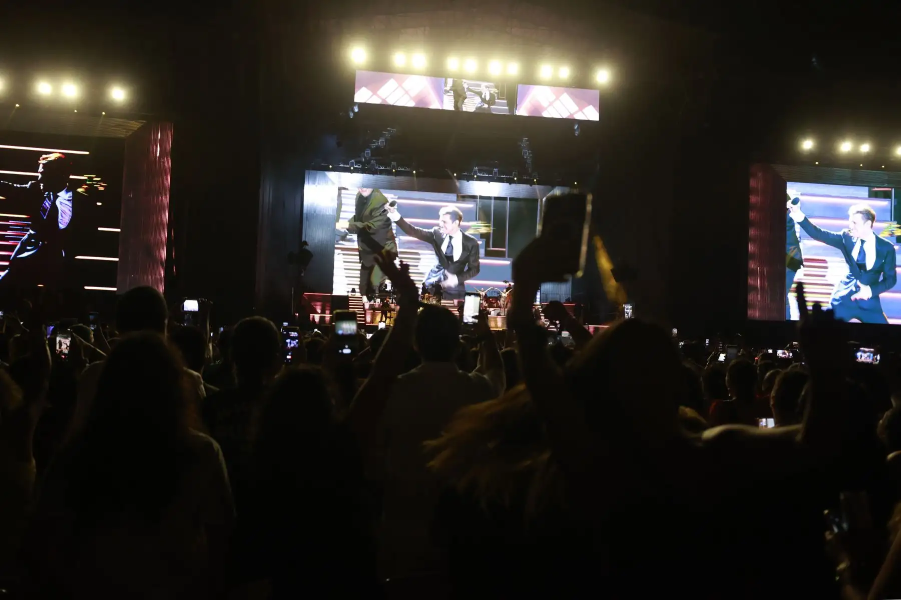 Presentación del cantante mexicano Luis Miguel, en concierto en el estadio Nacional de Lima.  
Foto: ANDINA/Vidal Tarqui