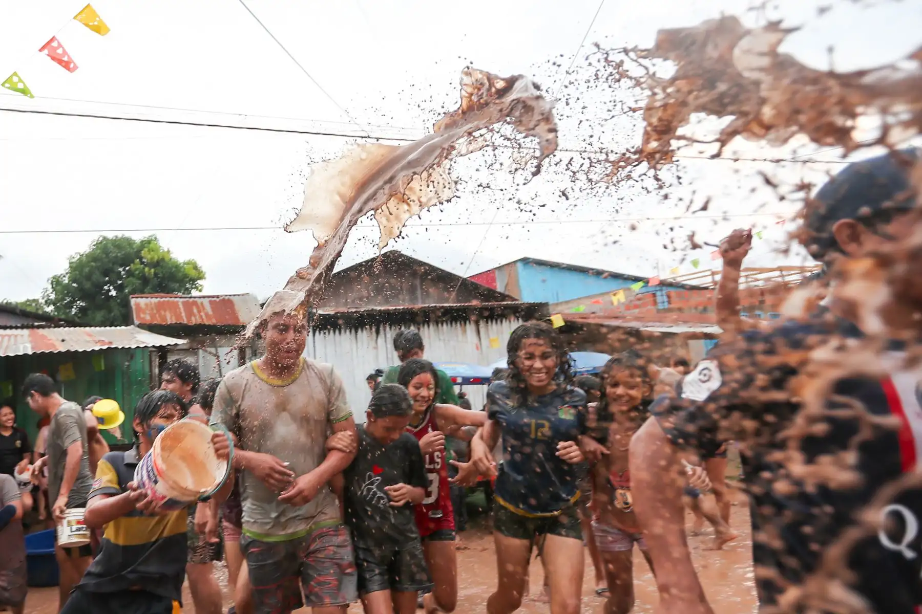 Los pucallpinos son muy alegres y llevan adelante sus carnavales mucho entusiasmo y color.ANDINA/Ricardo Cuba.