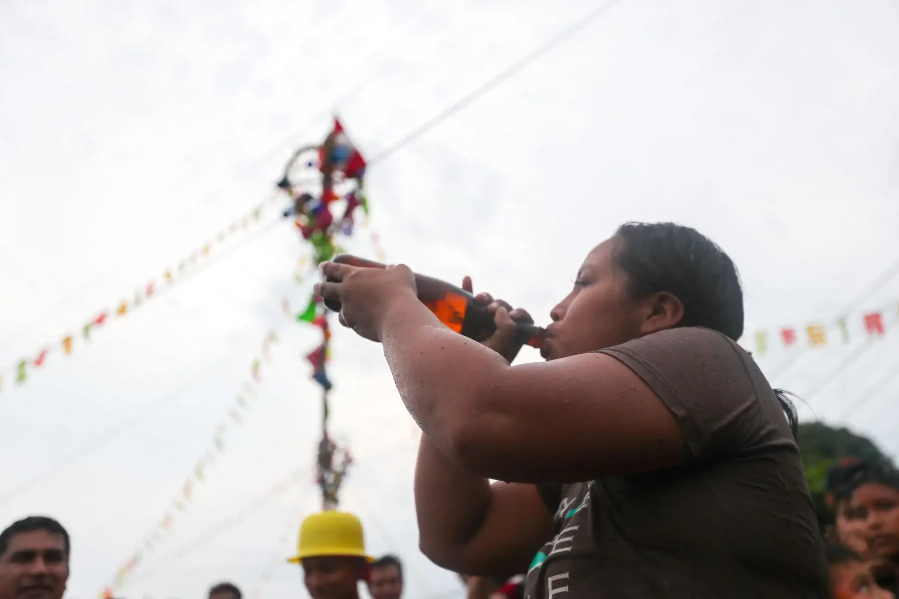Los carnavales en Pucallpa se viven intensamente, en las cuadras de jr los laureles en el distrito de ManantaySe colocaron 8 humishas (árboles con obsequios) que fueron el atractivo principal, y la fiesta giro al rededor de ellas. Foto: ANDINA/Ricardo Cuba