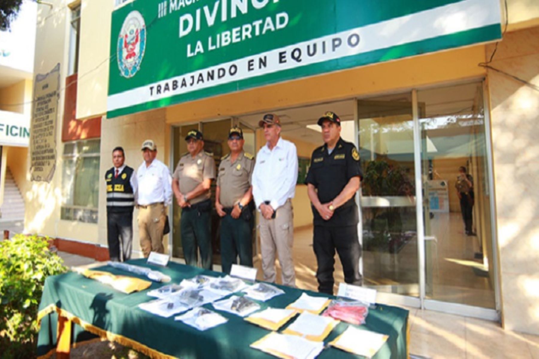 En el contexto del estado de emergencia declarado en la provincia de Trujillo, las fuerzas del orden intervinieron a 50 personas que participaban de una reunión social en el horario restringido, en el distrito de Laredo.