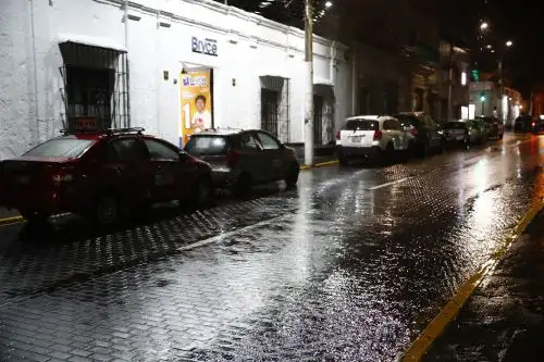 Estas precipitaciones estarán acompañadas de descargas eléctricas y ráfagas de viento con velocidades cercanas a los 35 kilómetros por hora.ANDINA/Daniel Bracamonte