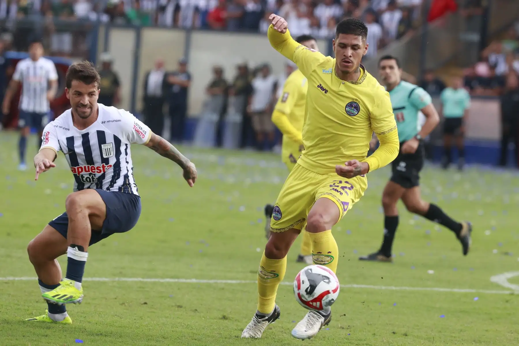 Alianza Lima se enfrenta a Comerciantes Unidos  por la quinta fecha del Torneo Apertura de la Liga 1 2024, en el Estadio Iván Elías Moreno de Villa El Salvador.
Foto: ANDINA/Vidal Tarqui