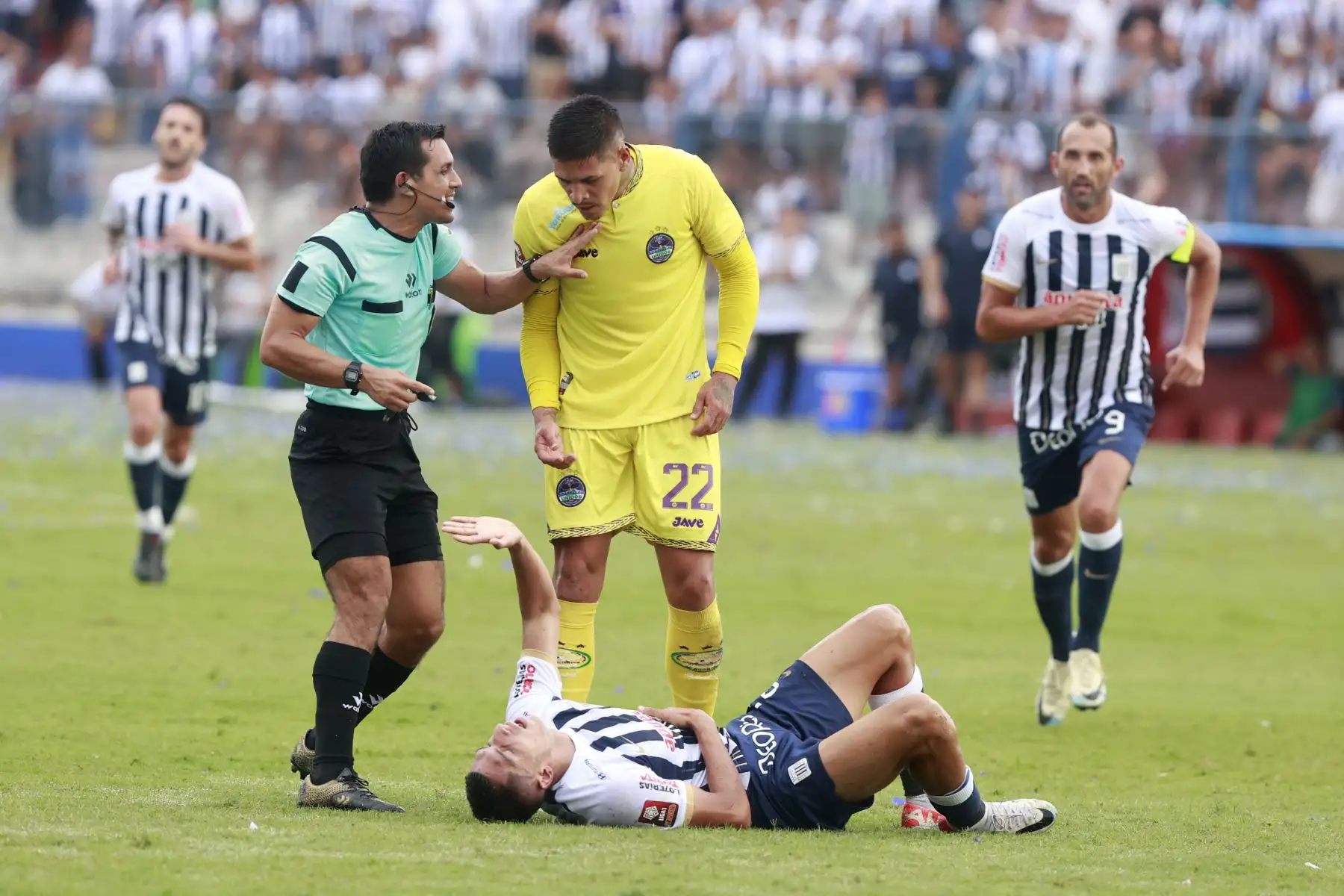 Alianza Lima se enfrenta a Comerciantes Unidos  por la quinta fecha del Torneo Apertura de la Liga 1 2024, en el Estadio Iván Elías Moreno de Villa El Salvador.
Foto: ANDINA/Vidal Tarqui