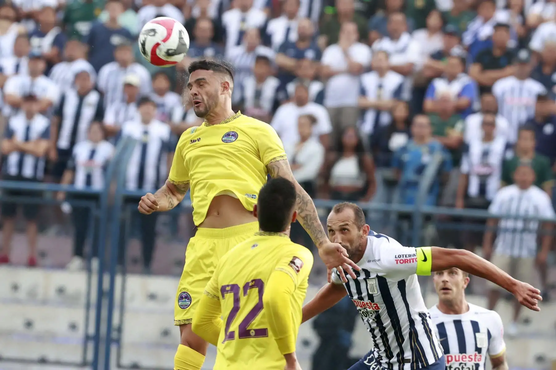 Alianza Lima se enfrenta a Comerciantes Unidos  por la quinta fecha del Torneo Apertura de la Liga 1 2024, en el Estadio Iván Elías Moreno de Villa El Salvador.
Foto: ANDINA/Vidal Tarqui