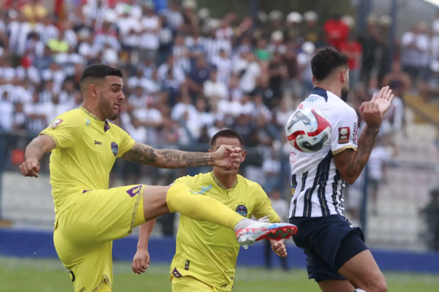 Alianza Lima se enfrenta a Comerciantes Unidos  por la quinta fecha del Torneo Apertura de la Liga 1 2024, en el Estadio Iván Elías Moreno de Villa El Salvador.
Foto: ANDINA/Vidal Tarqui