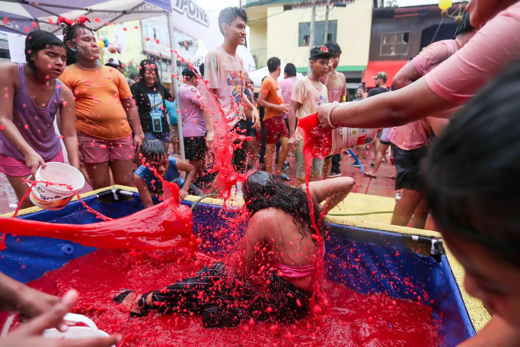 Para culminar con las celebraciones del Carnaval Ucayalino, se festejó "El día de los cachudos" celebración dónde de manera pícara los vecinos y turistas  reciben alegremente este título.
Foto: ANDINA/Ricardo Cuba