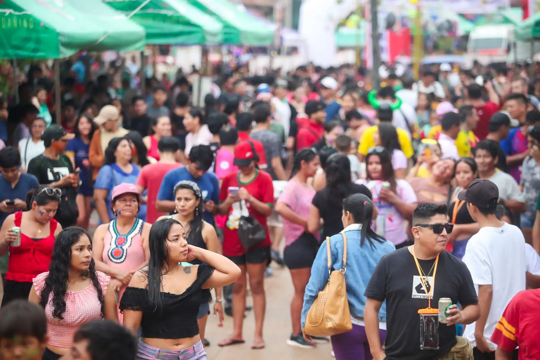 Para culminar con las celebraciones del Carnaval Ucayalino, se festejó "El día de los cachudos" celebración dónde de manera pícara los vecinos y turistas  reciben alegremente este título.
Foto: ANDINA/Ricardo Cuba