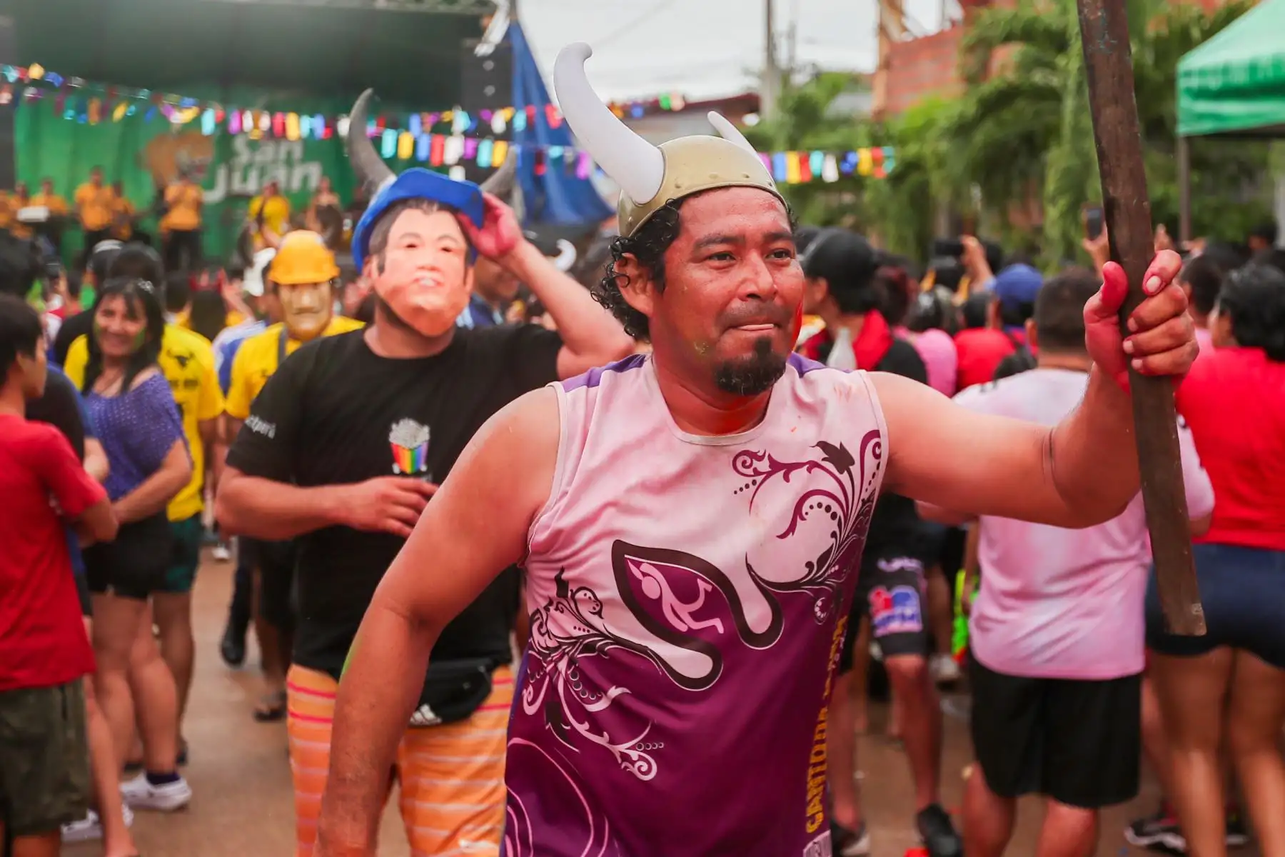 Para culminar con las celebraciones del Carnaval Ucayalino, se festejó "El día de los cachudos" celebración dónde de manera pícara los vecinos y turistas  reciben alegremente este título.
Foto: ANDINA/Ricardo Cuba