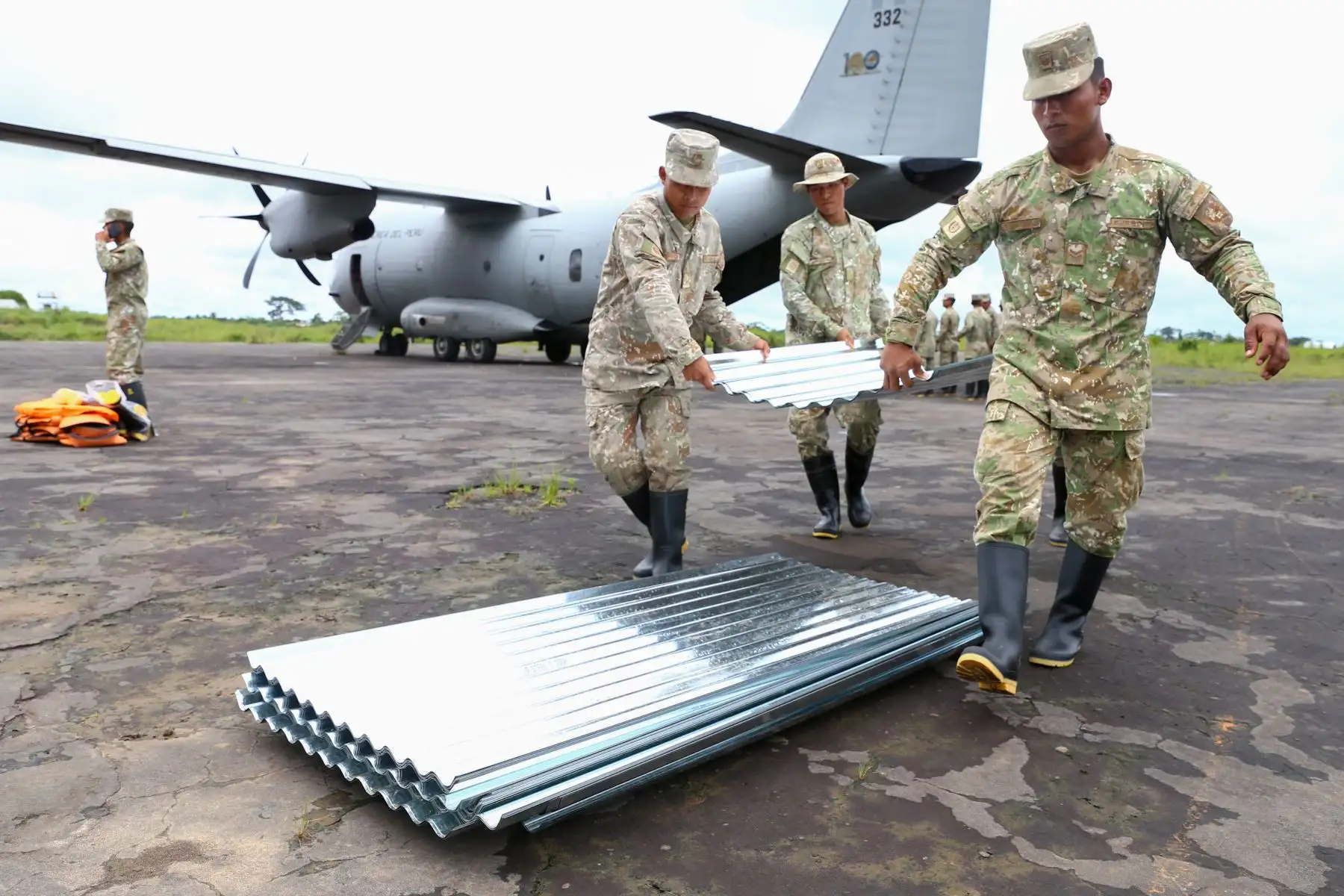 Tras la inundación de diversas comunidades nativas en la provincia de Purús, en el departamento de Ucayali, el Ministerio de Defensa dispuso que las capacidades de las Fuerzas Armadas. Foto: ANDINA/ Mindef Perú