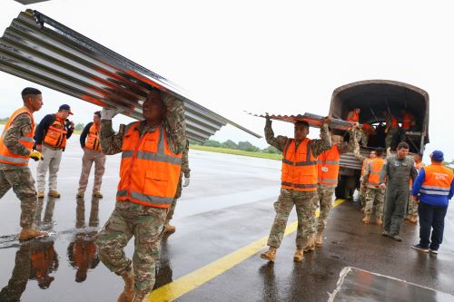 Aeronaves de las FF.AA. fueron puestas a disposición de llevar ayuda humanitaria a Purús