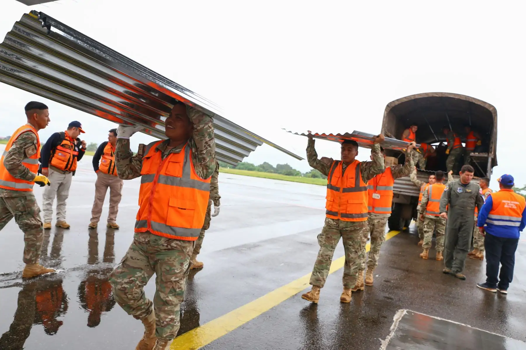 Tras la inundación de diversas comunidades nativas en la provincia de Purús, en el departamento de Ucayali, el Ministerio de Defensa dispuso que las capacidades de las Fuerzas Armadas. Foto: ANDINA/ Mindef Perú
