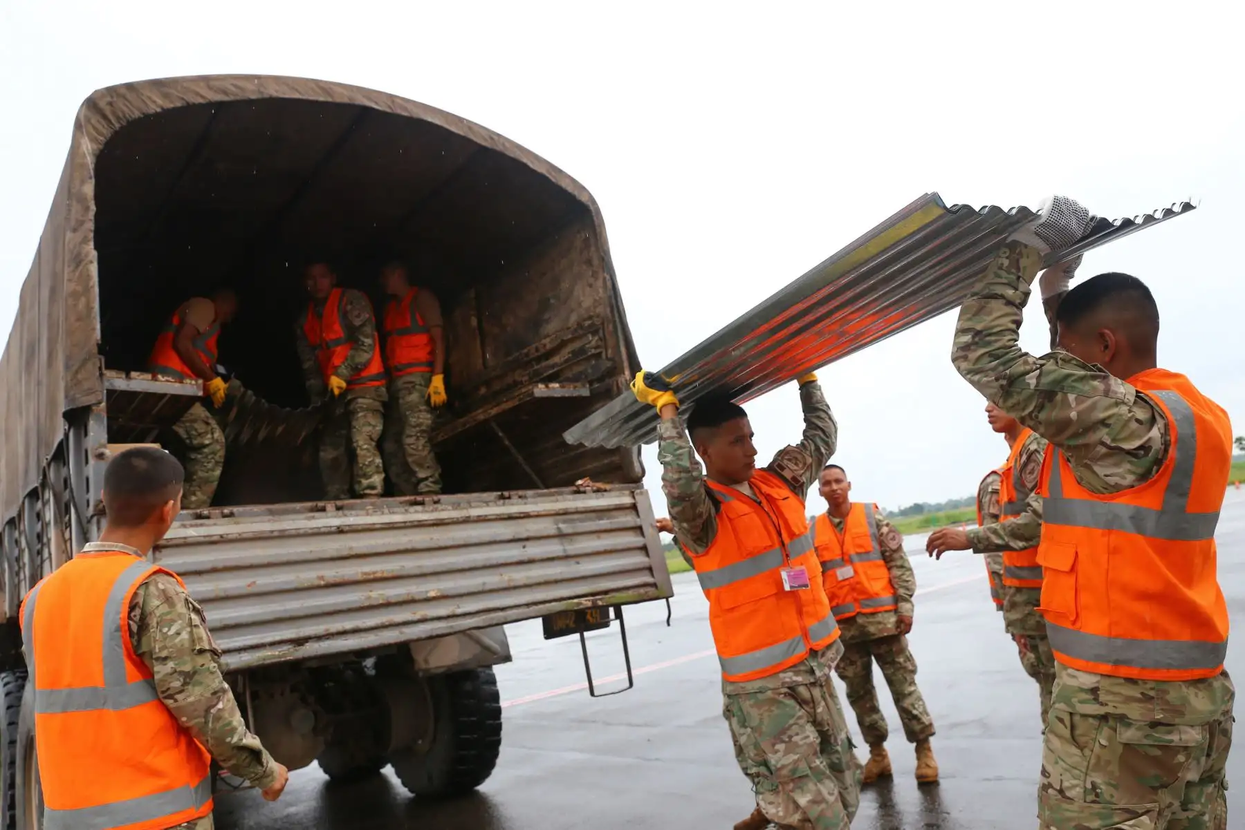 Tras la inundación de diversas comunidades nativas en la provincia de Purús, en el departamento de Ucayali, el Ministerio de Defensa dispuso que las capacidades de las Fuerzas Armadas. Foto: ANDINA/ Mindef Perú