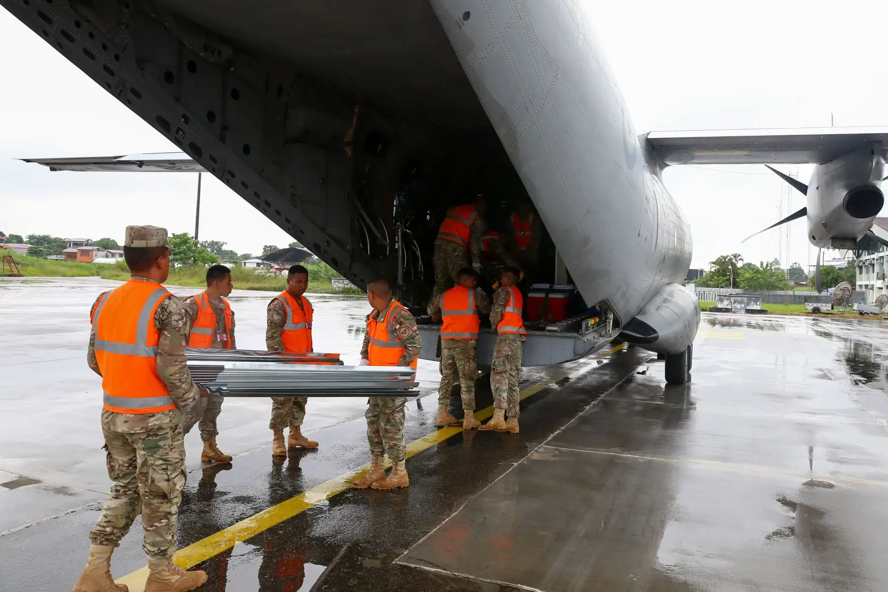 Tras la inundación de diversas comunidades nativas en la provincia de Purús, en el departamento de Ucayali, el Ministerio de Defensa dispuso que las capacidades de las Fuerzas Armadas. Foto: ANDINA/ Mindef Perú