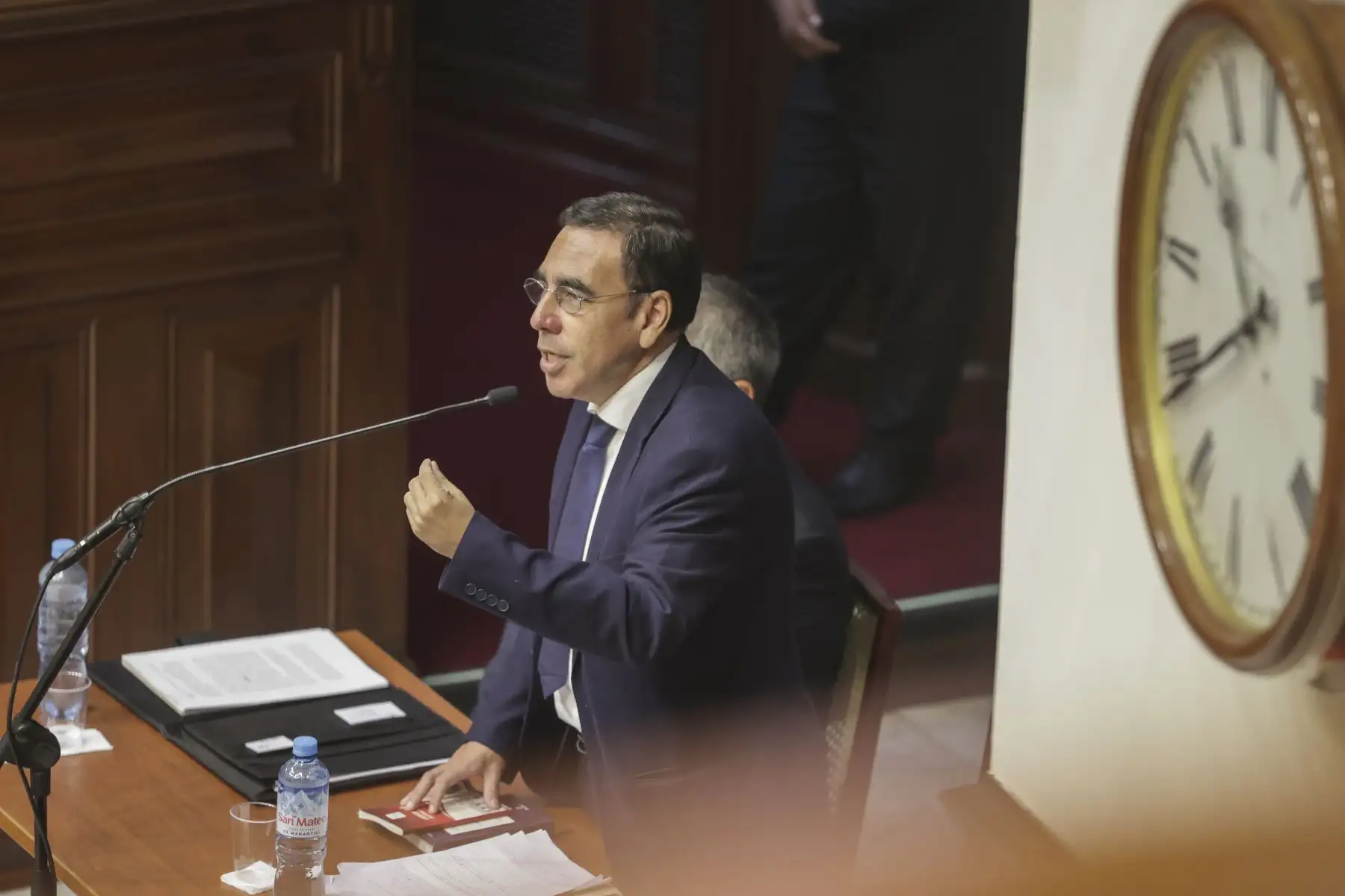 El presidente de la JNJ, Antonio de la Haza; el vicepresidente, Aldo Vásquez, junto a sus abogados Samuel Abad y Omar Cairo, asistan al Congreso a defenderse de la denuncia constitucional contra los miembros del JNJ.
Foto: ANDINA/Andrés Valle