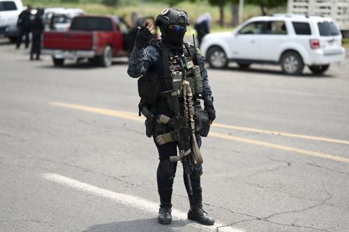 Mujer miembro de la Guardia Civil en el estado de Michoacán, México. Foto: AFP