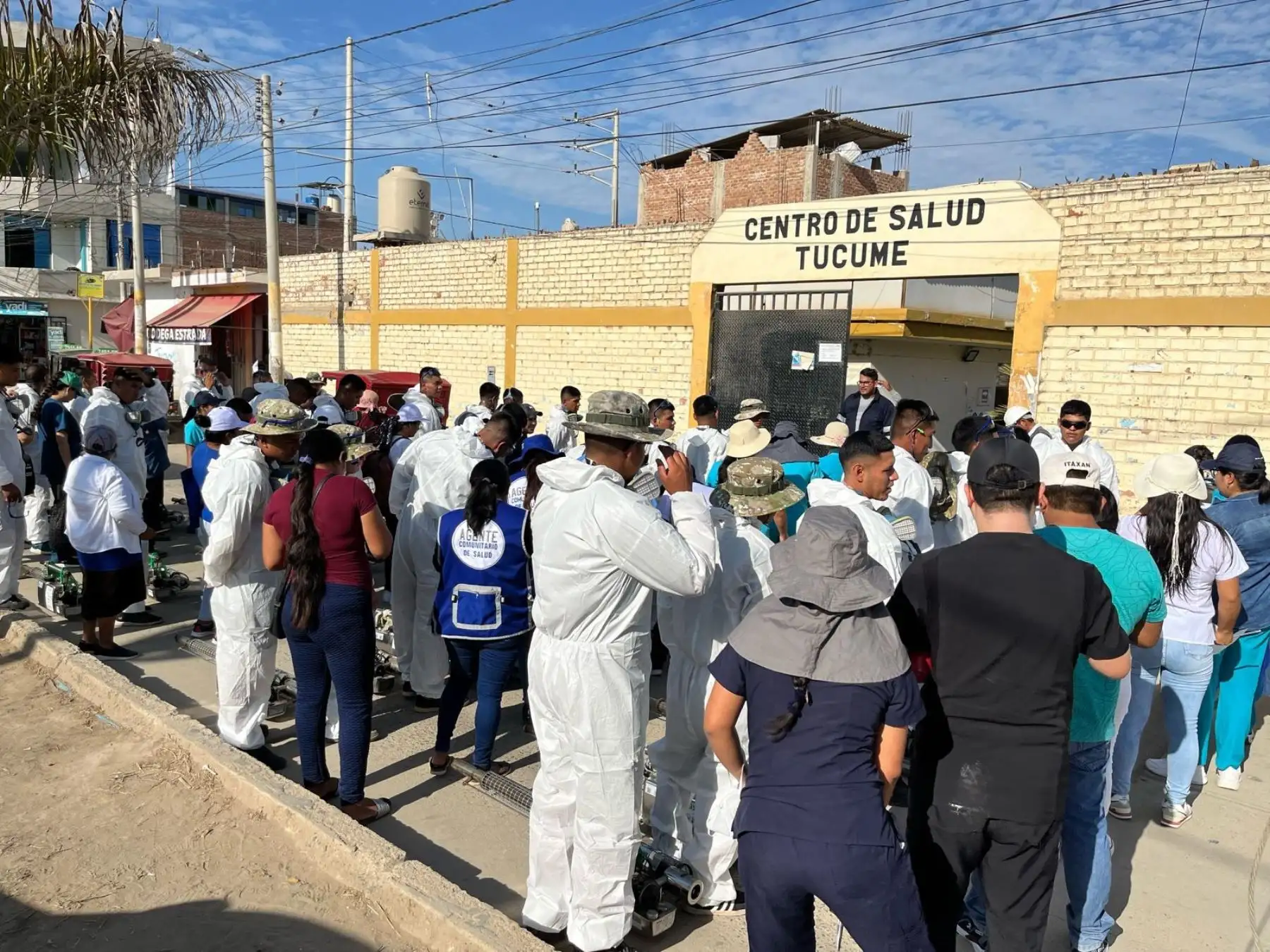Las brigadas de salud de Lambayeque intervienen miles de viviendas de esa región para erradicar al zancudo transmisor del dengue.