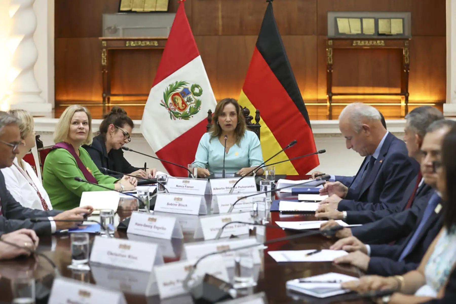 Presidenta Dina Boluarte sostiene audiencia con ministra federal del Interior de Alemania, Nancy Faeser. Foto: ANDINA/Prensa Presidencia