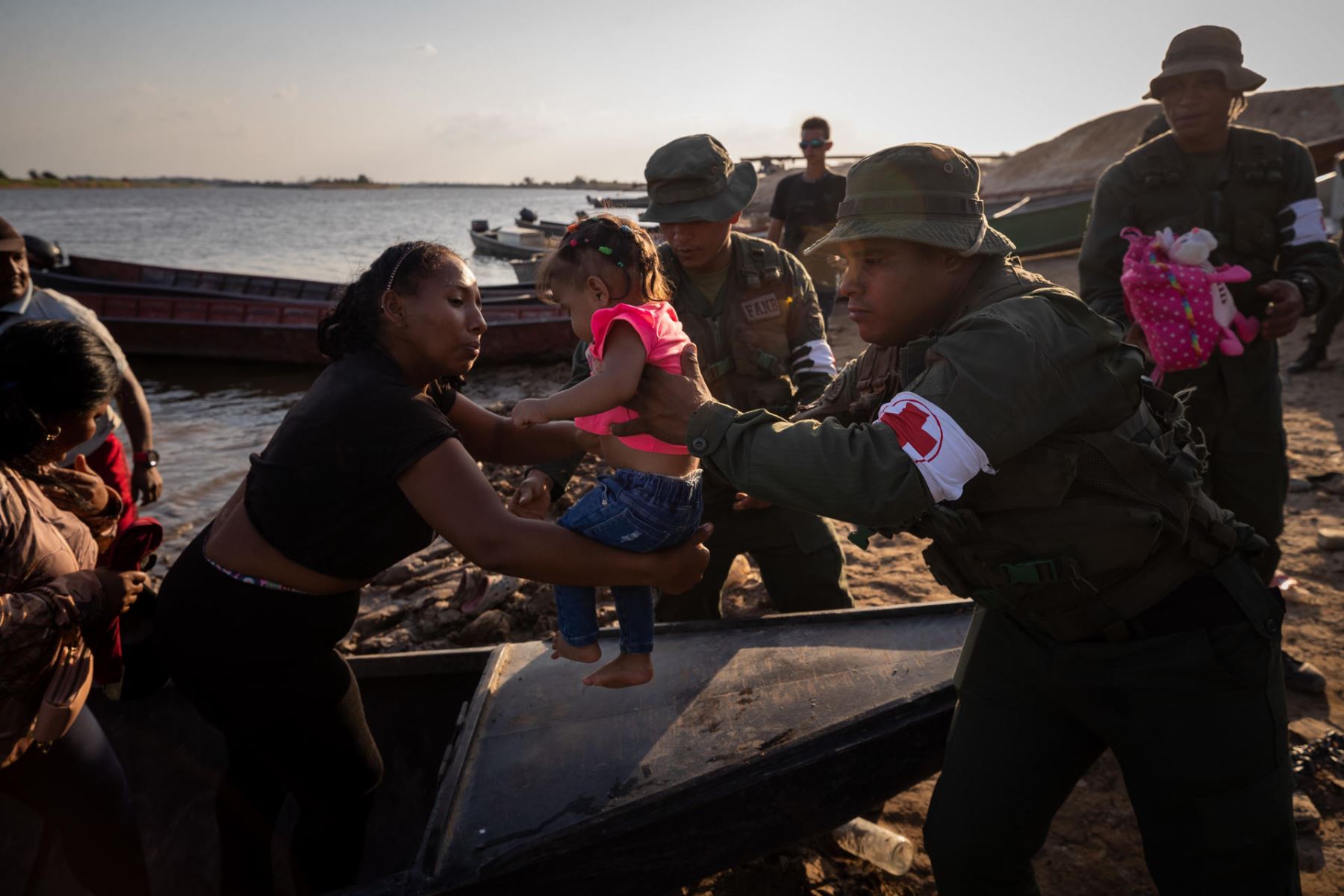 Más de 750 personas son desalojadas de la mina ilegal colapsada en el sur de Venezuela