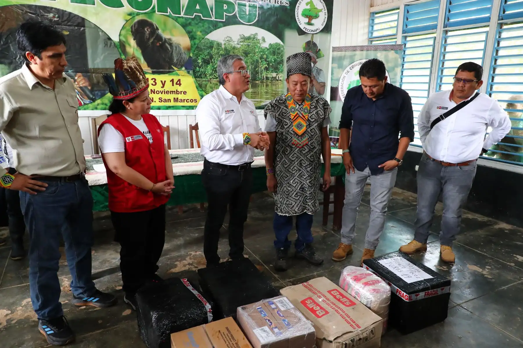 Ministerio del Ambiente envía 5000 kilos de ayuda humanitaria a comunidades afectadas por lluvias en Purús en Ucayali. En la imagen, el ministro del Ambiente, Juan Carlos Castro.
Foto: Ministerio del Ambiente