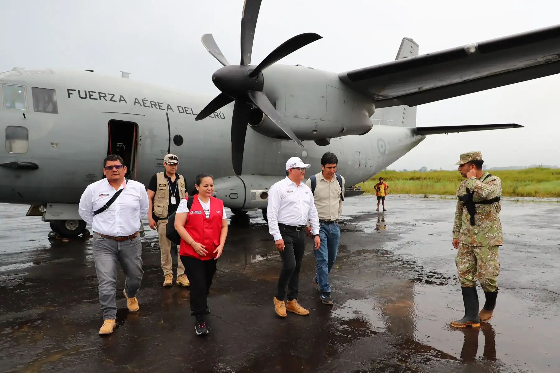 Ministerio del Ambiente envía 5000 kilos de ayuda humanitaria a comunidades afectadas por lluvias en Purús en Ucayali. En la imagen, el ministro del Ambiente, Juan Carlos Castro.
Foto: Ministerio del Ambiente
