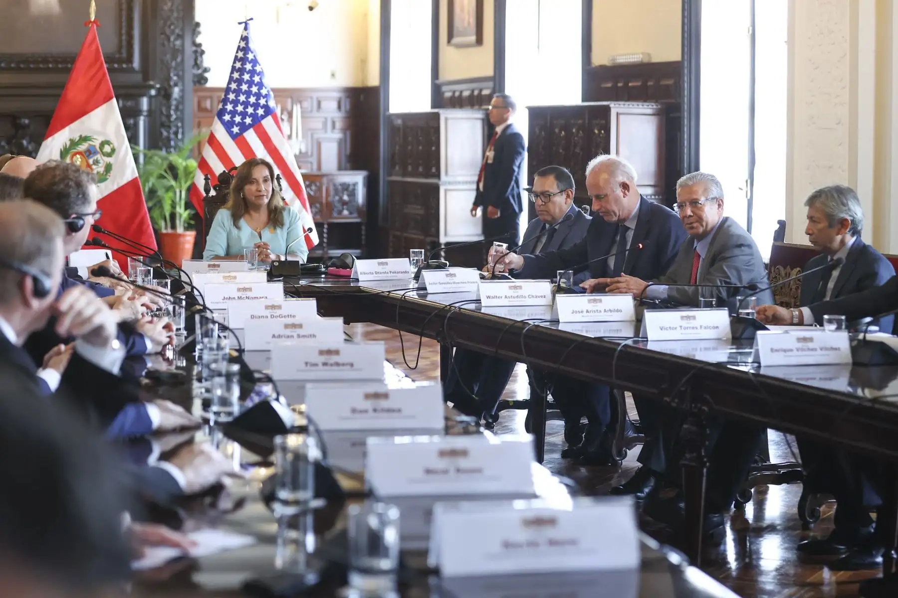 Presidenta Dina Boluarte recibe en audiencia a la delegación del congreso de los Estados Unidos, liderada por el representante republicano, Vern Buchanan.
Foto: ANDINA/Prensa Presidencia