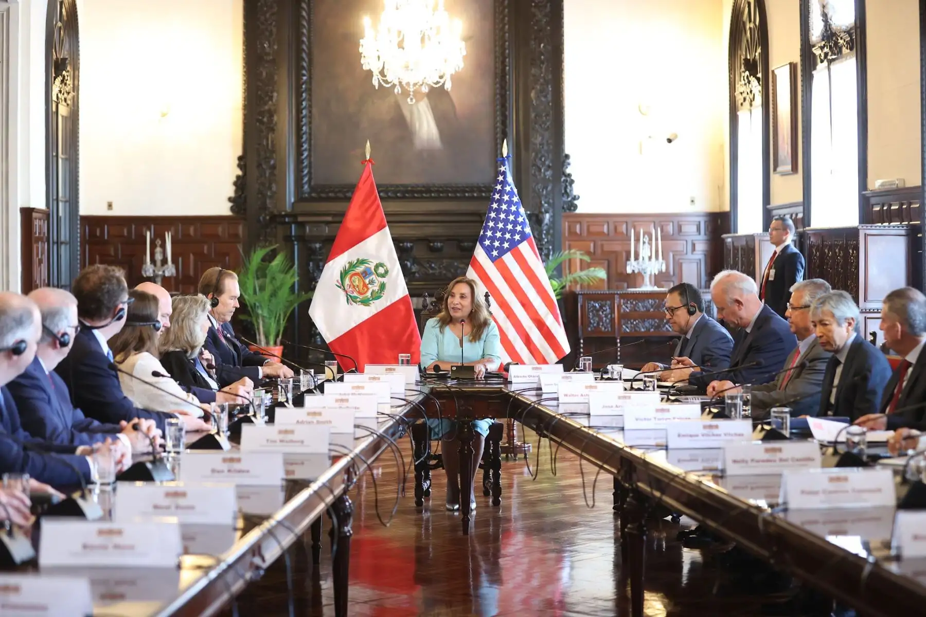 Presidenta Dina Boluarte recibe en audiencia a la delegación del congreso de los Estados Unidos, liderada por el representante republicano, Vern Buchanan.
Foto: ANDINA/Prensa Presidencia