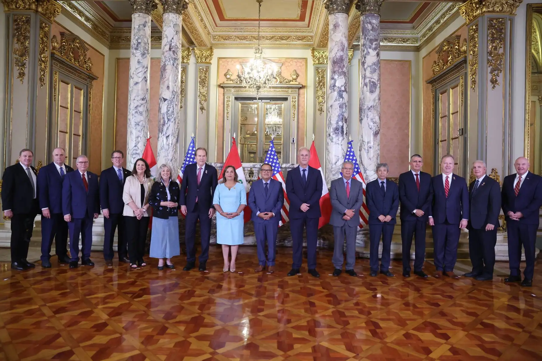Presidenta Dina Boluarte recibe en audiencia a la delegación del congreso de los Estados Unidos, liderada por el representante republicano, Vern Buchanan.
Foto: ANDINA/Prensa Presidencia