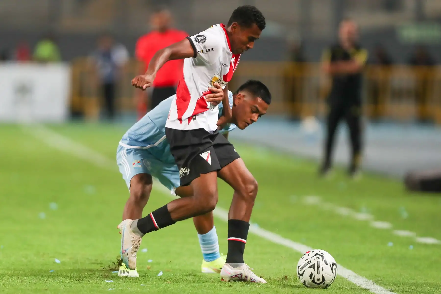 Sporting Cristal se enfrenta  al Always Ready de Bolivia, en el Estadio Nacional, para intentar a avanzar en la Copa Libertadores. 
.Foto: ANDINA/Ricardo Cuba
