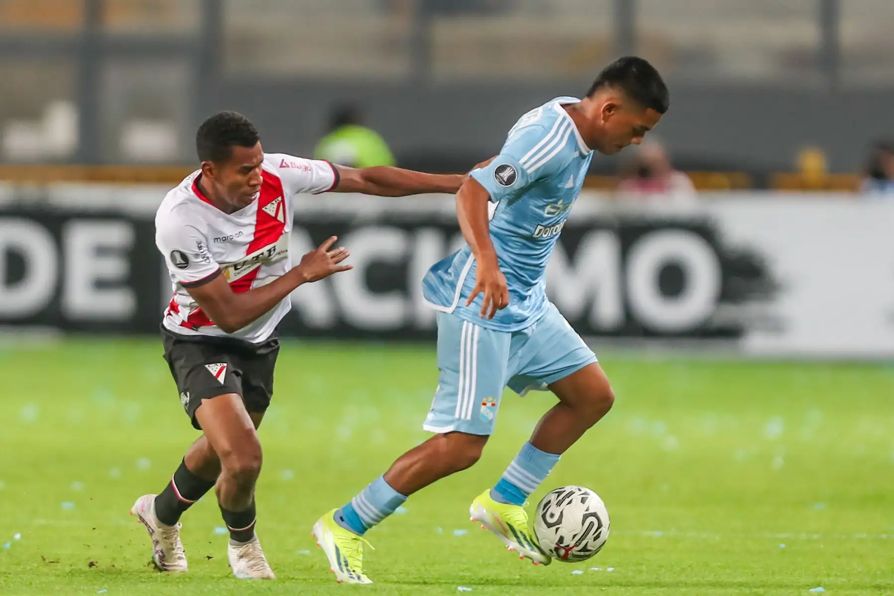 Sporting Cristal se enfrenta  al Always Ready de Bolivia, en el Estadio Nacional, para intentar a avanzar en la Copa Libertadores. 
.Foto: ANDINA/Ricardo Cuba