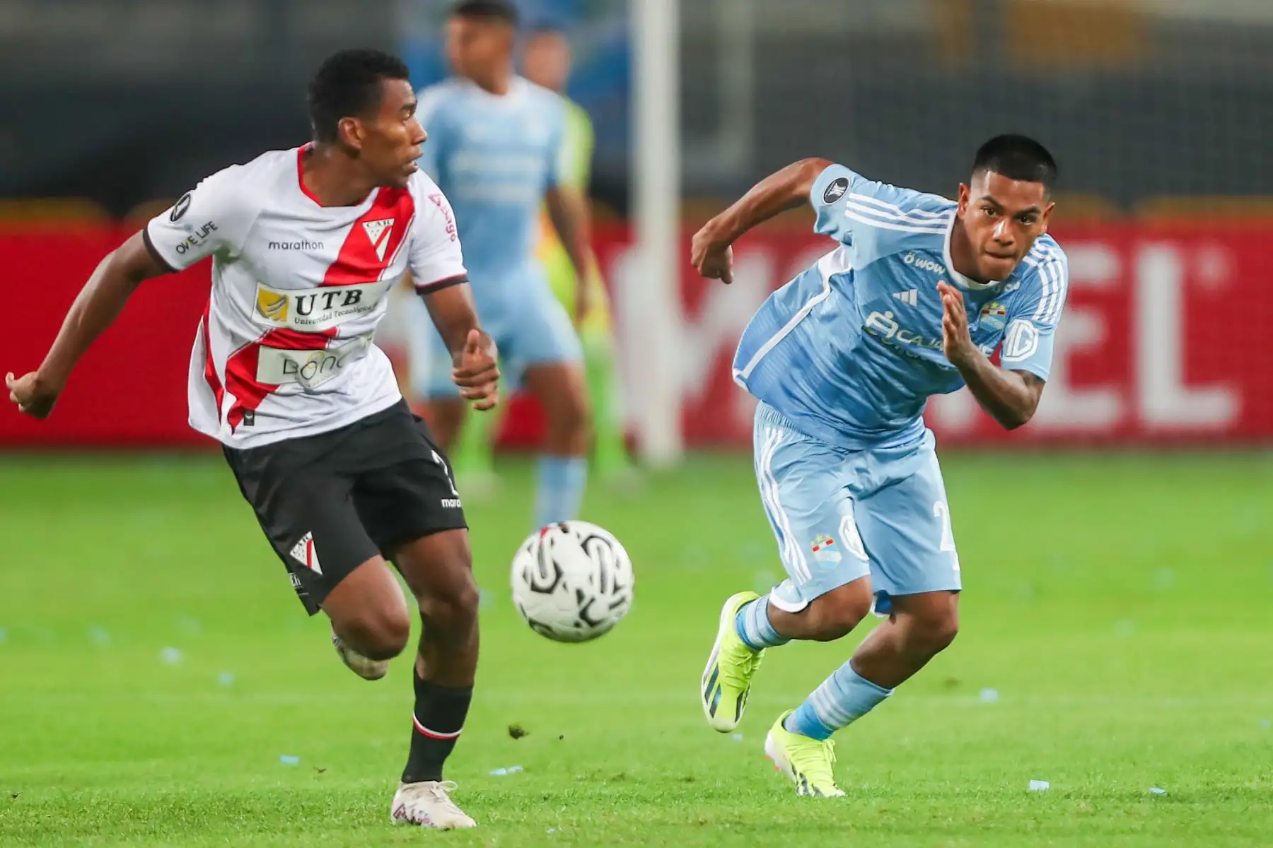 Sporting Cristal se enfrenta  al Always Ready de Bolivia, en el Estadio Nacional, para intentar a avanzar en la Copa Libertadores. 
Foto: ANDINA/Ricardo Cuba