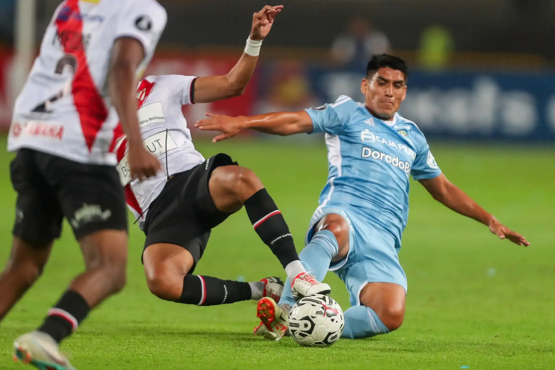 Sporting Cristal se enfrenta  al Always Ready de Bolivia, en el Estadio Nacional, para intentar a avanzar en la Copa Libertadores. 
.Foto: ANDINA/Ricardo Cuba