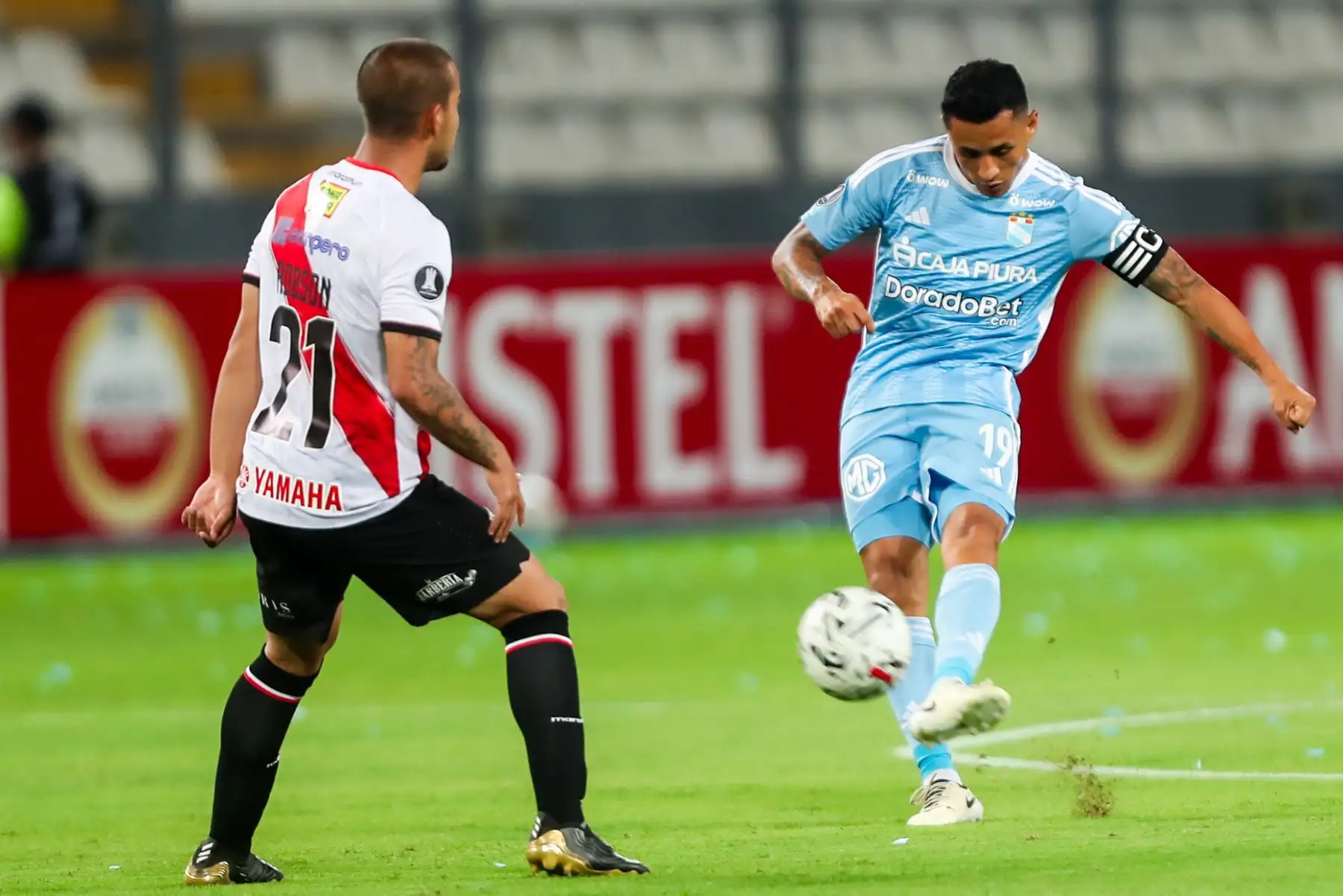 Sporting Cristal se enfrenta  al Always Ready de Bolivia, en el Estadio Nacional, para intentar a avanzar en la Copa Libertadores. 
.Foto: ANDINA/Ricardo Cuba